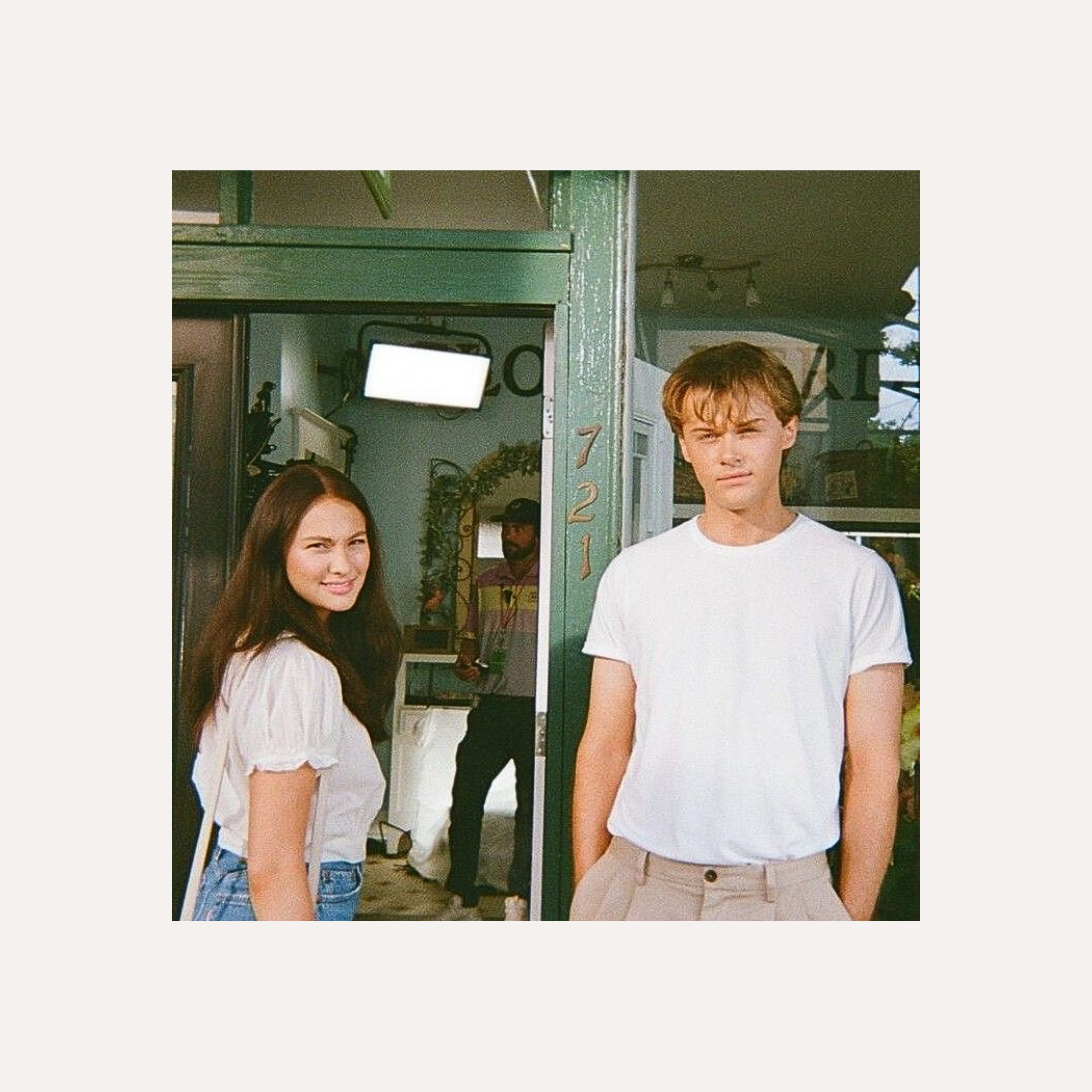 Por que nós, mulheres 30+, estamos tão imersas no Summer I Turned Pretty e nas melodias da Taylor Swift