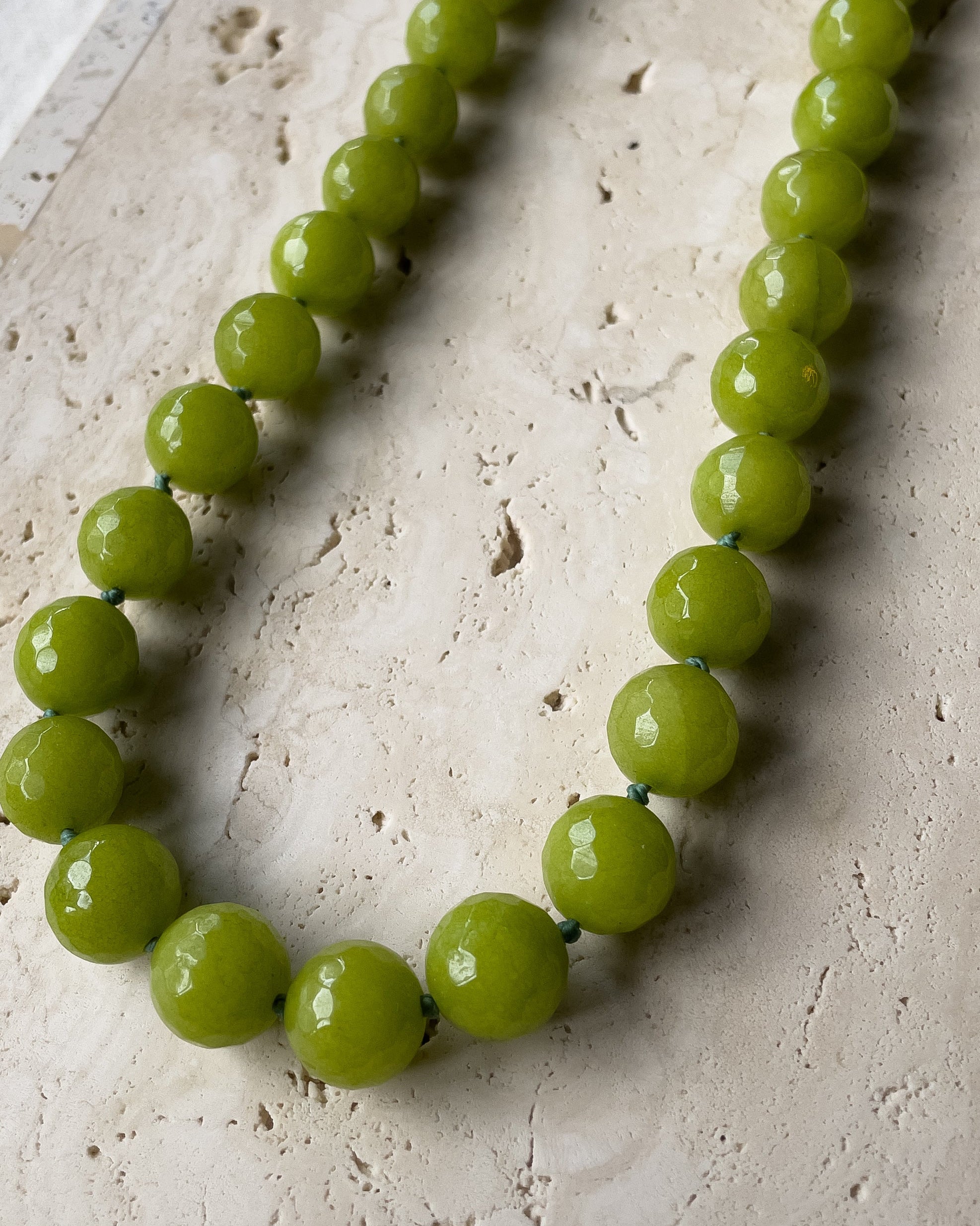 Colar Misadorea Jade Oliva - Sorte & Prosperidade