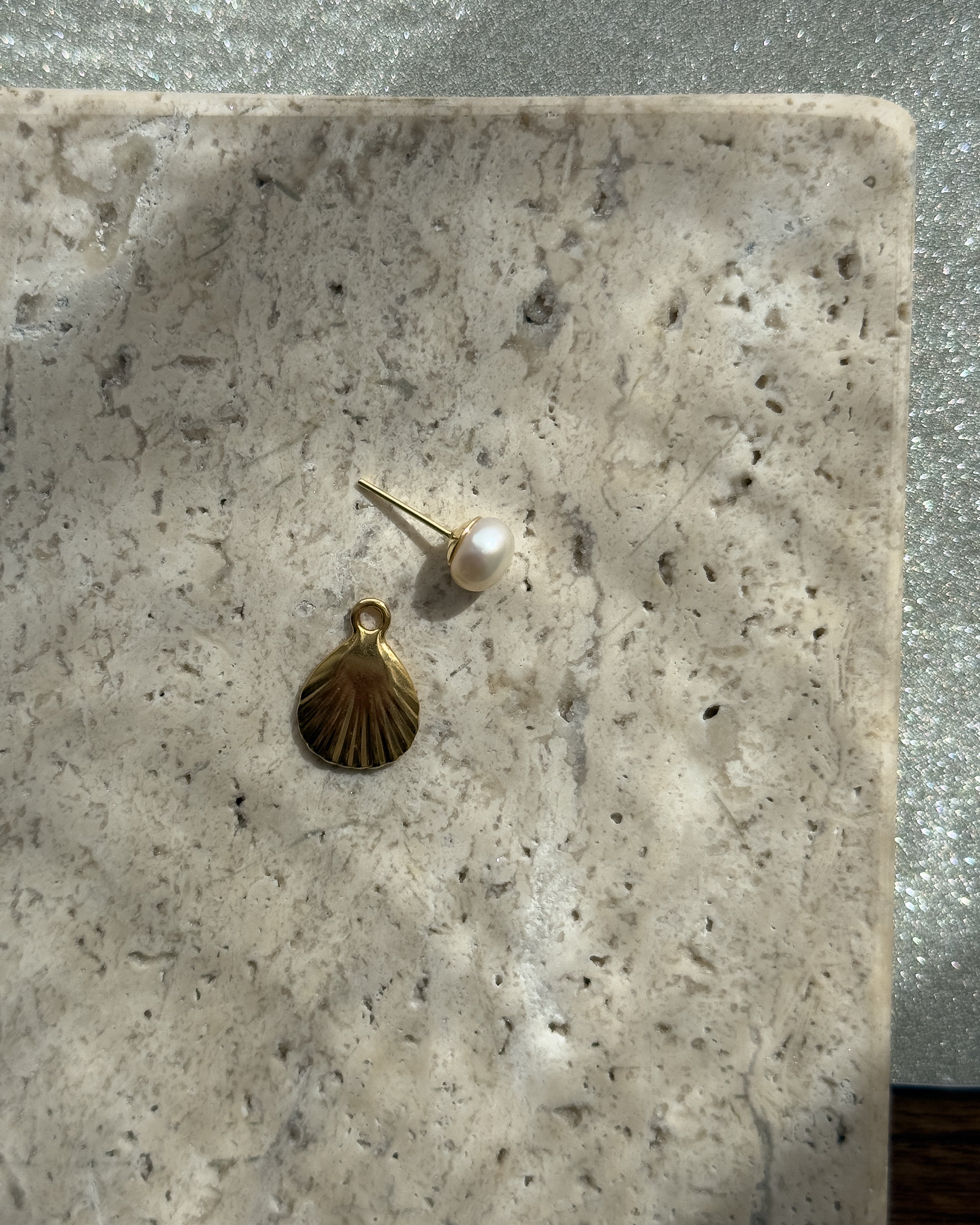 Brincos Misadorea 2 em 1 - One Of Us (par)